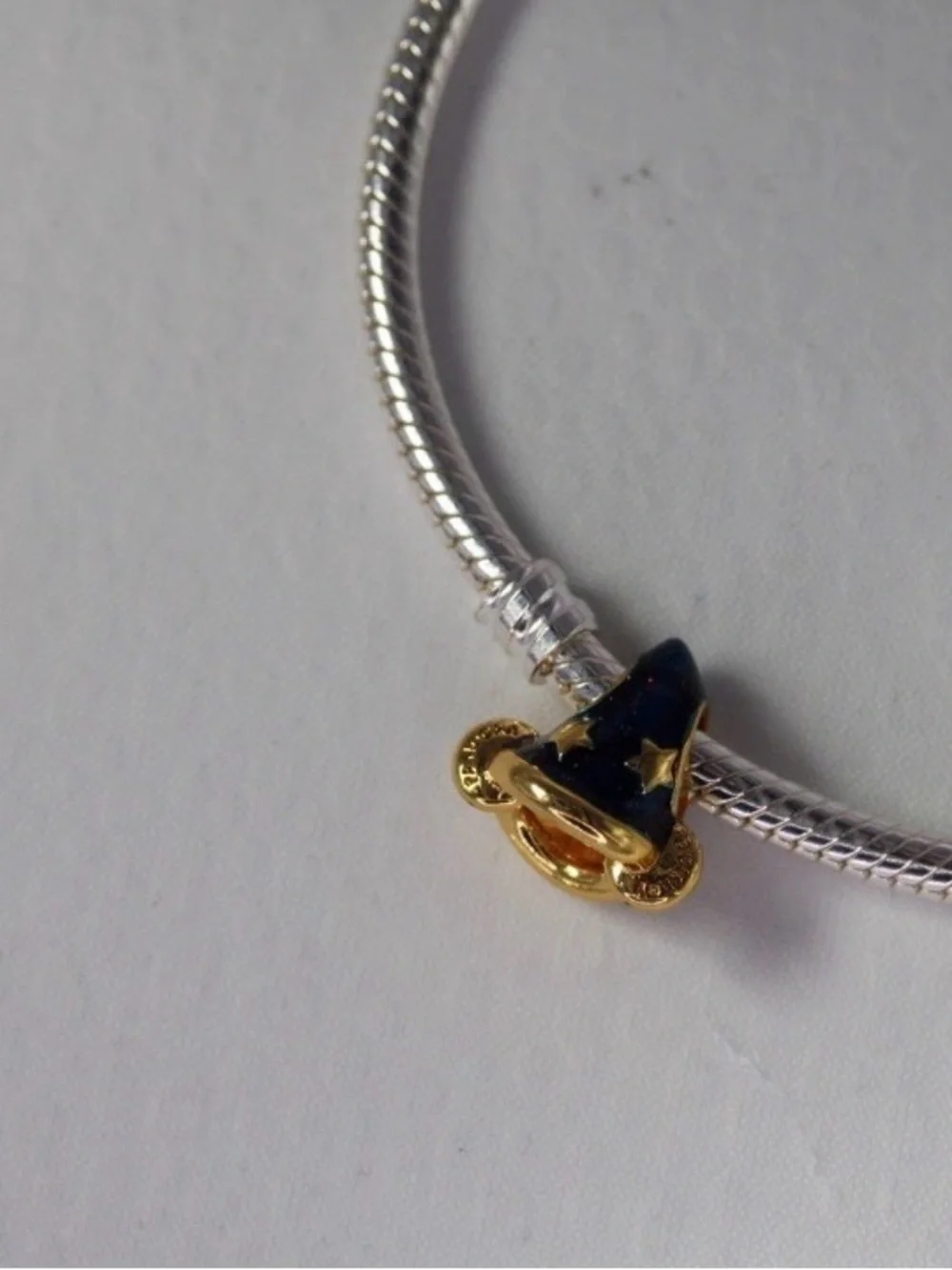 Pandora Disney Sorcerer Mickey Hat Charm – 14k Gold-Plated | 763344C01 | MINT